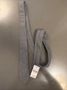 New Barneys Co-Op Gray Textured Skinny Tie with subtle Maroon dots